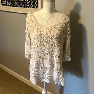 Cotton crocheted top with stretchy underlayment